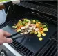 BBQ grill sheet гриль мат портативный антипригарным покрытием 33 Х 40 см для овощей, мяса, морепродуктов. Изображение №4