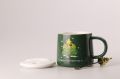 Чашка керамічна Merry Christmas 500мл з кришкою і ложкою чашка з кришкою Зелений. Зображення №2