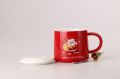Чашка керамічна Merry Christmas 500мл з кришкою і ложкою чашка з кришкою Червоний. Зображення №2