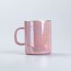 Чашка керамічна Glaze 420мл у дзеркальній перламутровій глазурі кухоль для чаю з кришкою Рожевий. Зображення №3